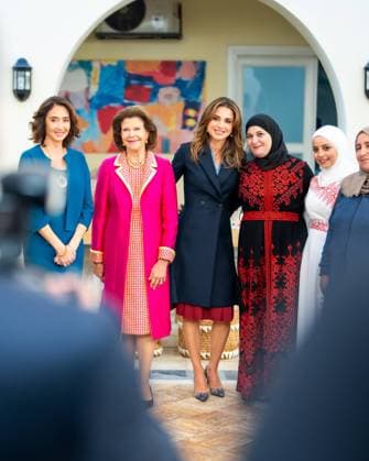 Bilder des Jahres 2022, Entertainment 11 November Entertainment Themen der Woche KW46 15-11-2022 Jordan Queen Rania with Queen Silvia of Sweden during a visit to the Queen Rania Family and Child Center in Jabal Al Nasr, Amman, Jordan. Â  Copyright: xPPEx