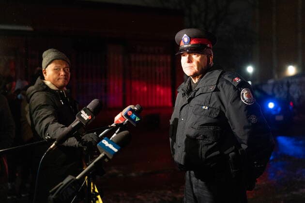 November 15, 2022, TORONTO, ON, CANADA: Toronto Police Acting Duty Insp. Craig Young updates the media at the scene of a quadruple shooting, in Toronto, Tuesday, Nov. 15, 2022. Police say one person is dead and three others have been injured after shots rang out in an apartment building on Dunn Ave near Queen St West. TORONTO CANADA  - ZUMAc35_ 20221115_zaf_c35_191 Copyright: xArlynxMcadoreyx