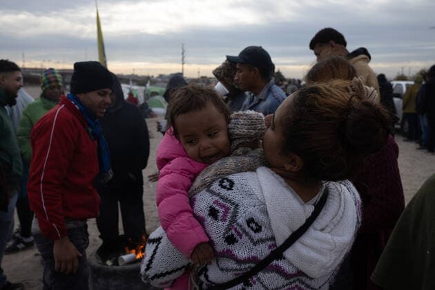 November 15, 2022, juarez, chihuahua, mexico: Venezuelan migrants wait in Ciudad JuoÂ¡rez on the banks of the Rio Grande for title 42 to be eliminated, juarez mexico - ZUMAp241 20221115_zip_p241_023 Copyright: xDavidxPeinadox