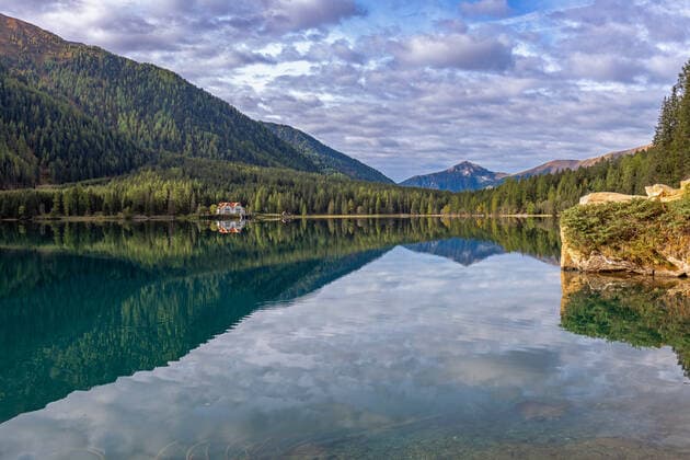 Morgenlicht am Antholzer See, Suedtirol, im Herbst Morgenlicht am Antholzer See, Suedtirol, im Herbst Copyright: xZoonar.com RobertxJankx 14578474