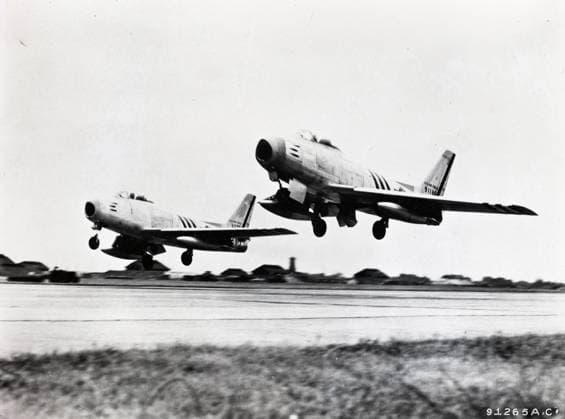 RECORD DATE NOT STATED Photograph of USAF F-86 Sabre Jets During Takeoff. Photograph of USAF F-86 Sabre Jets During Takeoff. A pair of scrappy USAF F-86 Sabre jets thrust upward from the runway under the terrific drive from their powerful jet engines. Assigned to the Fifth Air Force s veteran 4th Fighter Interceptor Wing in Korea, Sabre jets are responsible for keeping enemy air power swept from Korean skies. In this task, 4th Fighter Wing pilots in less than one year of operations against MIG-15 jet fighters had destroyed or damaged more than 225 hostile MIGs, with extremely light losses to themselves. Three Sabre jet pilots have become Korean war aces, the only Fifth Air Force pilots to acquire this enviable status. . Copyright: xpiemagsx naramil3pie14102022-24 !ACHTUNG AUFNAHMEDATUM GESCHÄTZT!