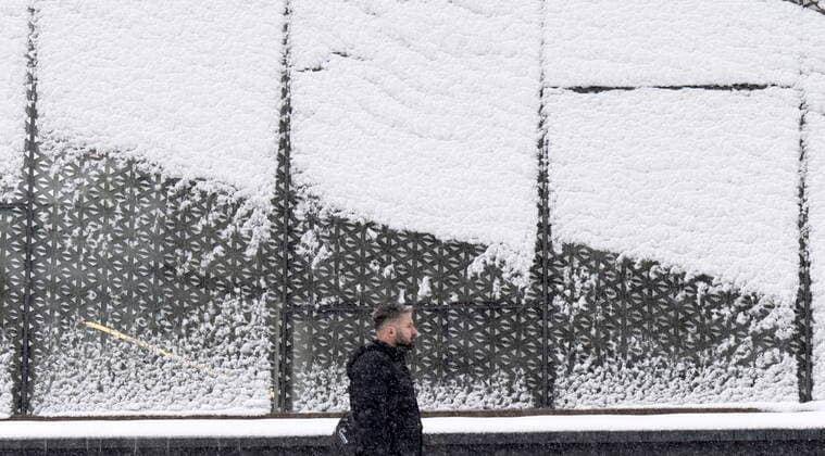 November 16, 2022, Ottawa, ON, Canada: A man walks along a sidewalk in downtown Ottawa, Wednesday, November 16, 2022 as the city faces its first snow fall of the season. Ottawa Canada  - ZUMAc35_ 20221116_zaf_c35_062 Copyright: xAdrianxWyldx