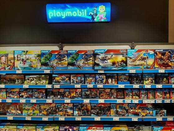 Playmobil Abteilung im Supermarkt *** Playmobil department in supermarket Copyright: xLobeca RalfxHomburgx