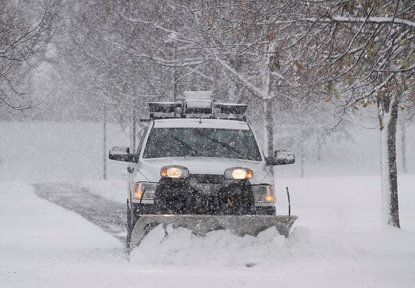 November 16, 2022, Montreal, PQ, Canada: A plow clears a snow covered path in Montreal, Wednesday, November16, 2022, as the first major snowfall hits the city. Montreal Canada  - ZUMAc35_ 20221116_zaf_c35_090 Copyright: xGrahamxHughesx