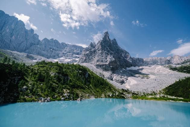 IMAGO Creative: Sommer, In den Bergen Morning with clear sky on Lago di Sorapis in italian Dolomites,milky blue lake Lago di Sorapis, Lake Sorapis, Dolomites, Italy Morning with clear sky on Lago di Sorapis in the Italian Dolomites, milky blue lake Lago di Sorapis, Lake Sorapis, Dolomites, Italy. Copyright: xZoonar.com FOKKExBAARSSENx 17552947