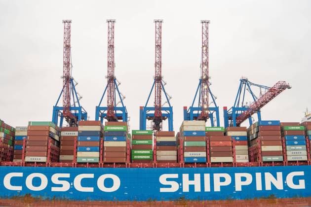 Cosco Shipping Containerschiff - COSCO SHIPPING SOLAR - Container Ship IMO 9795646 - am HHLA - Terminal Tollerort im Hafen Hamburg, Deutschland;Cosco Shipping Containerschiff - COSCO SHIPPING SOLAR - Container Ship IMO 9795646 - am HHLA - Terminal Tollerort im Hafen Hamburg, Deutschland, Hamburg Hamburg Deutschland Terminal Tollerort *** Cosco Shipping Container Ship COSCO SHIPPING SOLAR Container Ship IMO 9795646 at HHLA Terminal Tollerort in the Port of Hamburg, Germany Cosco Shipping Container Ship COSCO SHIPPING SOLAR Container Ship IMO 9795646 at HHLA Terminal Tollerort in the Port of Hamburg, Germany, Hamburg Hamburg Germany Terminal Tollerort