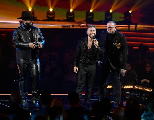 (L-R) Carin León performs with Noel Schajris and Leonel García of Sin Bandera onstage during the 23rd annual Latin Grammy Awards at the Michelob Ultra Arena at Mandalay Bay Resort and Casino in Las Vegas, Nevada on Thursday, November 17, 2022.  LAV20221117620 JIMxRUYMEN