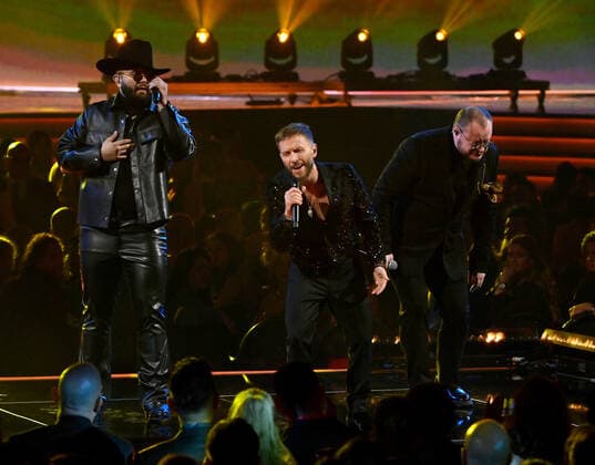 (L-R) Carin León performs with Noel Schajris and Leonel García of Sin Bandera onstage during the 23rd annual Latin Grammy Awards at the Michelob Ultra Arena at Mandalay Bay Resort and Casino in Las Vegas, Nevada on Thursday, November 17, 2022.  LAV20221117621 JIMxRUYMEN
