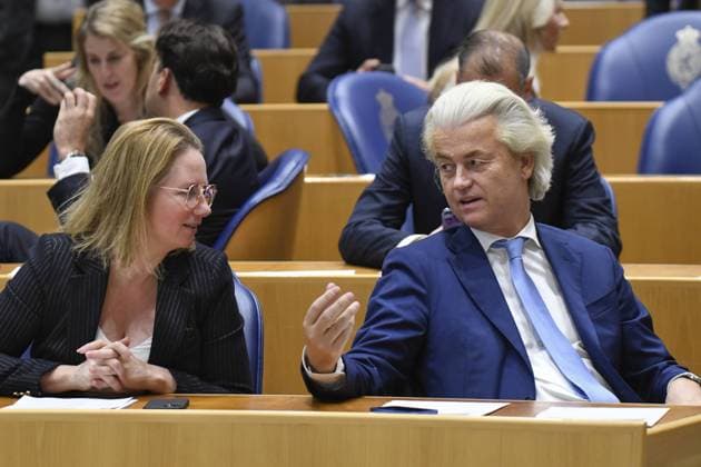 Netherlands, The Hague, 15 Nov. 2022 Fleur Agema and Geert Wilders PVV MP during question time in the House of Representatives photo: ANP Hollandse hoogte Peter Hilz netherlands out - belgium out *** Netherlands, The Hague, 15 Nov 2022 Fleur Agema and Geert Wilders PVV MP during question time in the House of Representatives photo ANP Hollandse hoogte Peter Hilz netherlands out belgium out  Copyright: xx x457933412x originalFilename: 457933412.jpg