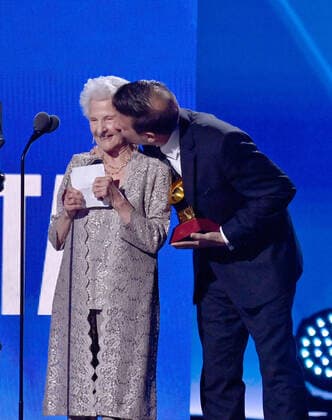 Angela Alvarez (L) accepts the Best New Artist award onstage during the 23rd annual Latin Grammy Awards at the Michelob Ultra Arena at Mandalay Bay Resort and Casino in Las Vegas, Nevada on Thursday, November 17, 2022.  LAV20221117674 JIMxRUYMEN