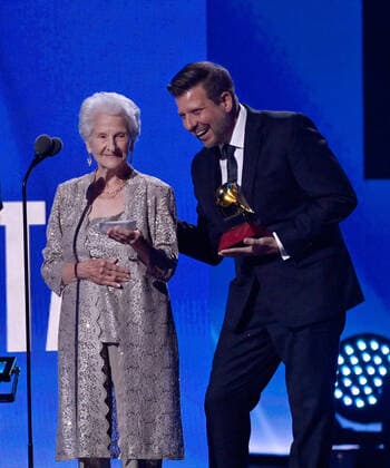 Angela Alvarez (L) accepts the Best New Artist award onstage during the 23rd annual Latin Grammy Awards at the Michelob Ultra Arena at Mandalay Bay Resort and Casino in Las Vegas, Nevada on Thursday, November 17, 2022.  LAV20221117675 JIMxRUYMEN
