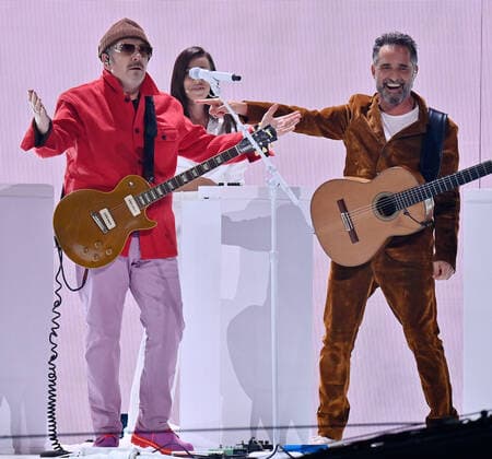 Elvis Costello (L) and Jorge Drexler perform during the 23rd annual Latin Grammy Awards at the Michelob Ultra Arena at Mandalay Bay Resort and Casino in Las Vegas, Nevada on Thursday, November 17, 2022.  LAV20221117072 JIMxRUYMEN