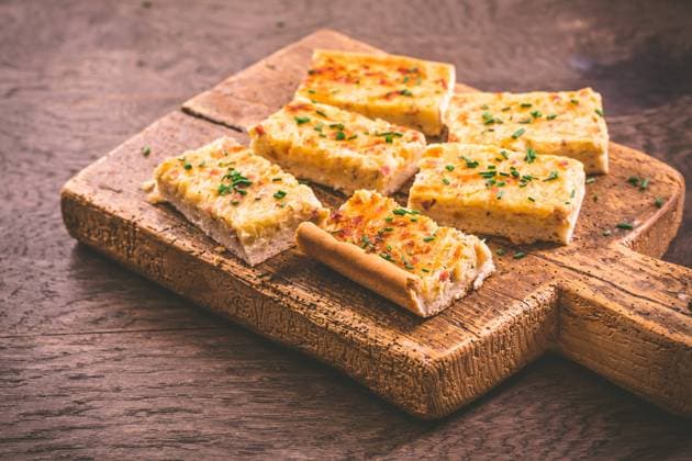 Onion cake (Zwiebelkuchen) - homemade Onion cake (Zwiebelkuchen) - homemade, savory German onion cake or pie of steamed onions and bacon on wooden cutting board Copyright: xZoonar.com IngridxBalabanovax 18901740
