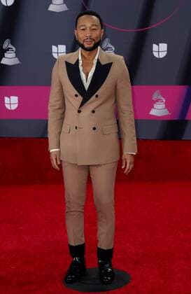 John Legend at arrivals for 23rd Annual Latin GRAMMY Awards 2022, Michelob ULTRA Arena, Mandalay Bay Resort Casino, Las Vegas, NV November 17, 2022. Photo By: MORA Everett Collection at arrivals for 23rd Annual Latin GRAMMY Awards 2022, Michelob ULTRA Arena, Mandalay Bay Resort Casino, Las Vegas, NV November 17, 2022. Photo By: MORA Everett Collection PUBLICATIONXNOTxINxCANxCHNxFRAxITAxJPNxNORxPOLxRUSxESPxUKxUSA