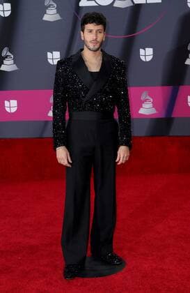 Sebastián Yatra at arrivals for 23rd Annual Latin GRAMMY Awards 2022, Michelob ULTRA Arena, Mandalay Bay Resort Casino, Las Vegas, NV November 17, 2022. Photo By: MORA Everett Collection at arrivals for 23rd Annual Latin GRAMMY Awards 2022, Michelob ULTRA Arena, Mandalay Bay Resort Casino, Las Vegas, NV November 17, 2022. Photo By: MORA Everett Collection PUBLICATIONXNOTxINxCANxCHNxFRAxITAxJPNxNORxPOLxRUSxESPxUKxUSA