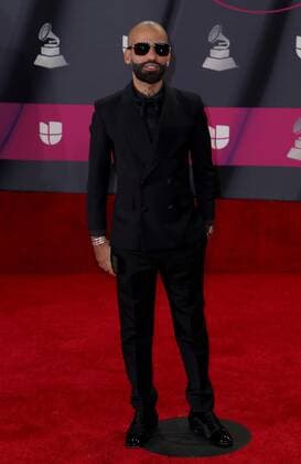 Arcangel at arrivals for 23rd Annual Latin GRAMMY Awards 2022 - Part 2, Michelob ULTRA Arena, Mandalay Bay Resort Casino, Las Vegas, NV November 17, 2022. Photo By: MORA Everett Collection at arrivals for 23rd Annual Latin GRAMMY Awards 2022 - Part 2, Michelob ULTRA Arena, Mandalay Bay Resort Casino, Las Vegas, NV November 17, 2022. Photo By: MORA Everett Collection PUBLICATIONXNOTxINxCANxCHNxFRAxITAxJPNxNORxPOLxRUSxESPxUKxUSA