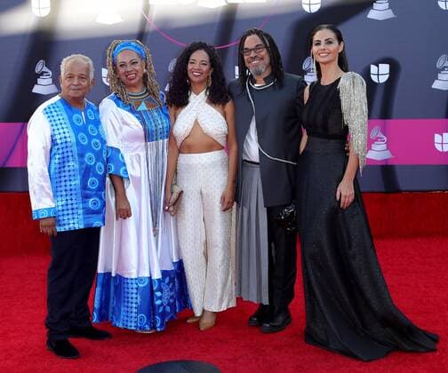 Eme Alfonso, Ele Valdés Oropesa, Carlos Alfonso, X Alfonso and Sandra Lopes at arrivals for 23rd Annual Latin GRAMMY Awards 2022 - Part 2, Michelob ULTRA Arena, Mandalay Bay Resort Casino, Las Vegas, NV November 17, 2022. Photo By: MORA Everett Collection at arrivals for 23rd Annual Latin GRAMMY Awards 2022 - Part 2, Michelob ULTRA Arena, Mandalay Bay Resort Casino, Las Vegas, NV November 17, 2022. Photo By: MORA Everett Collection PUBLICATIONXNOTxINxCANxCHNxFRAxITAxJPNxNORxPOLxRUSxESPxUKxUSA