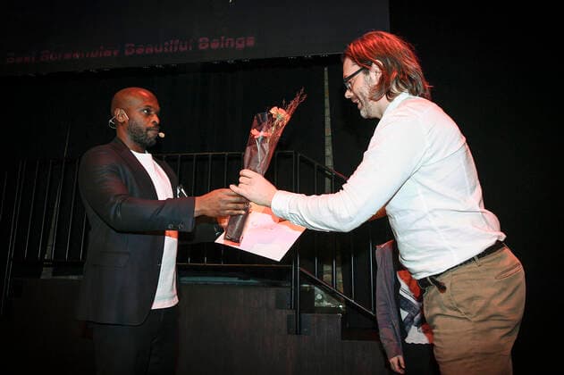 STOCKHOLM 20221118 GuÃ°mundur Arnar GuÃ°mundsson receives the Best Screenplay award for Beautiful Beings from conferencer Kodjo Akolor at the Stockholm Film Festivals award ceremony at Bibliotek Live in Stockholm on Friday STOCKHOLM SWEDEN x12130x,  Copyright: xTimxAro TTx STOCKHOLM FILMFESTIVAL PRISCEREMONI 2022