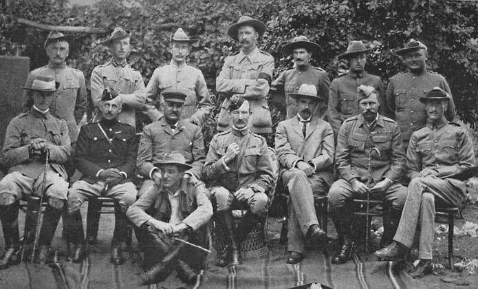 RECORD DATE NOT STATED Major-General Baden-Powell and the Principal Men Who Helped Him to Defend Mafeking , 1900. Creator: Unknown. Copyright:xPortrait,Leute,Mann,Gruppe,Mann,Männer,Südafrika,Sitting,künste,Land,Buch,Kerl,Uniform,Kleid,Südafrikanisch,Bophuthatswana,militärisch,Krieg,Position,Jahrhundert,allgemein,Literatur,Konzept,gesetzt,B&W,EINFARBIG,Veröffentlichen,GruppexPortrait,militärischexUniform,Schwarzesxu.xWeiß,SchwarzesxundxWeiß,B W,1900s,20.xJahrhundert,Oberst,Belagerung,ThexPrintxCollector,RobertxBaden-Powell,1stxBaronet,photograph,portrait,Unknown,Roberts,Baden-Powellx(ofxGilwell),RobertxStephensonxSmythxBaden-Powell,SirxRobertxBaden-Powell,LordxFrederickxSleighxRoberts,BaronxRobertsxofxKandaharxandxWaterford,Company,1899-1902,MajorxGeneral,2ndxBo  Copyright:Portrait,Leute,Mann,Gruppe,Mann,Männer,Südafrika,Sitting,künste,Land,Buch,Kerl,Uniform,Kleid,Südafrikanisch,Bophuthatswana,militärisch,Krieg,Position,Jahrhundert,allgemein,Literatur,Konzept,