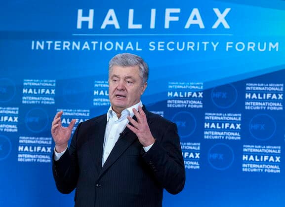 November 18, 2022, Halifax, NS, Canada: Former Ukrainian president Petro Poroshenko fields questions at the Halifax International Security Forum in Halifax on Friday, Nov.18, 2022. Halifax Canada  - ZUMAc35_ 20221118_zaf_c35_118 Copyright: xAndrewxVaughanx