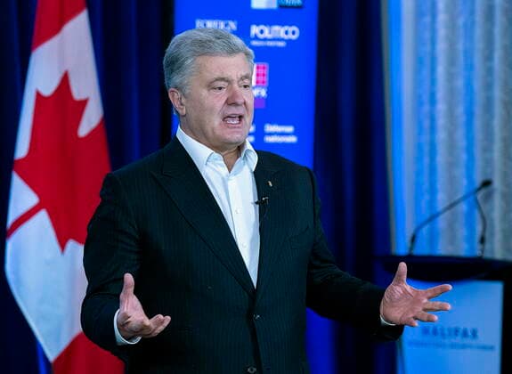 November 18, 2022, Halifax, NS, Canada: Former Ukrainian president Petro Poroshenko fields questions at the Halifax International Security Forum in Halifax on Friday, Nov.18, 2022. Halifax Canada  - ZUMAc35_ 20221118_zaf_c35_119 Copyright: xAndrewxVaughanx