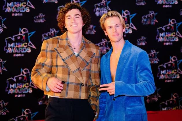 24eme NRJ Music Awards, arrivÃ e sur le Tapis Rouge en attente des nominations. Dorian Lauduique (D) et CÃ sar de Rummel, les deux membres du duo Ofenbach. 286122 2022-11-18 Provence Alpes Cote d Azur Cannes France  Copyright: xPhilippexFarjonx STAR_286122_073