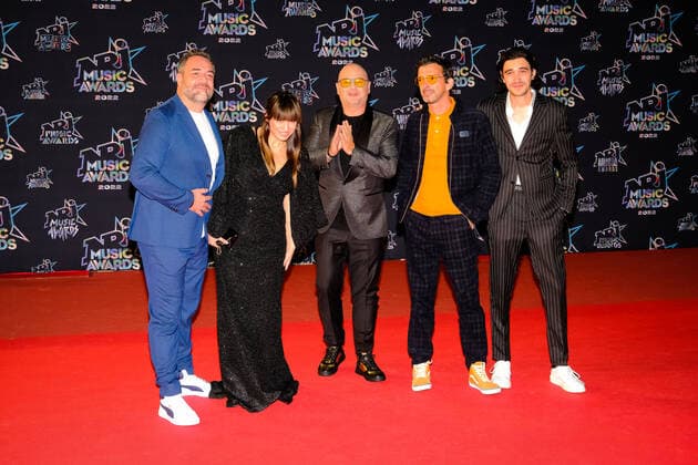 24eme NRJ Music Awards, arrivÃ e sur le Tapis Rouge en attente des nominations. Sebastien Cauet et son Equipe. 286122 2022-11-18 Provence Alpes Cote d Azur Cannes France  Copyright: xPhilippexFarjonx STAR_286122_115