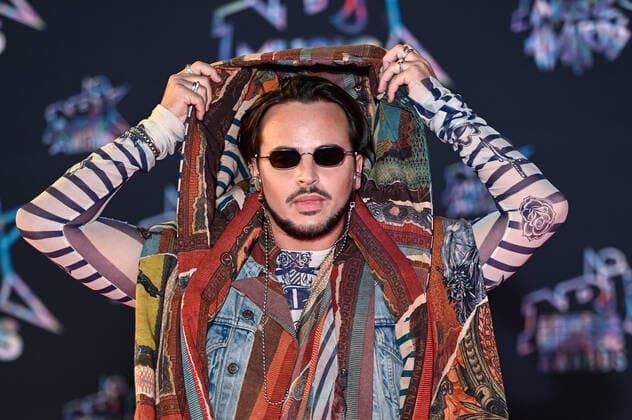 24eme NRJ music awards 2022 - Cannes - 18 11 2022 - Yanis Marshall 286118 2022-11-18 Cannes France  Copyright: xMPPx STAR_286118_189