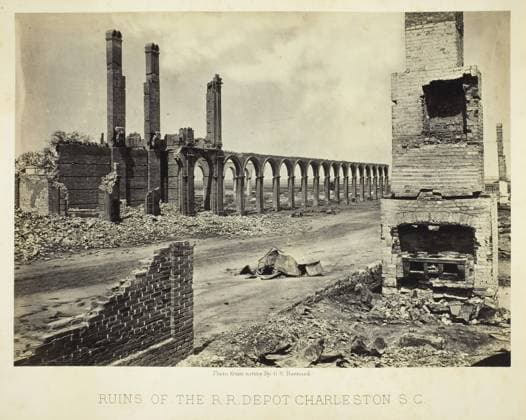 RECORD DATE NOT STATED Ruins of the R.R. Depot Charleston, S.C., 1865. Creator: George N. Barnard. Copyright:xHeritagexArt HeritagexImagesx IMAGO ,2841088 ! ACHTUNG: AUFNAHMEDATUM GESCHÄTZT!  Copyright:HeritagexArt HeritagexImagesx IMAGO