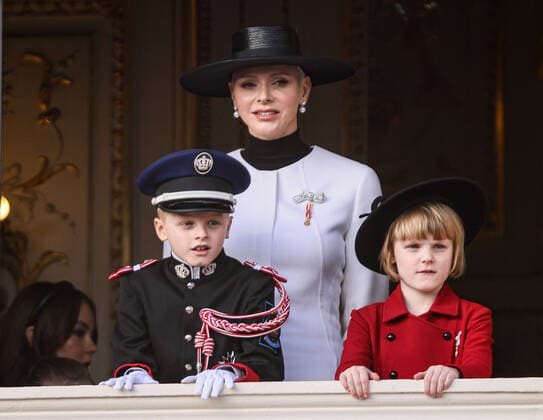 Bilder des Jahres 2022, Entertainment 11 November Entertainment Themen der Woche KW46 Entertainment Bilder des Tages Princess Charlene of Monaco, little princes Gabriella and Jacques of Monaco are attending the parade at the palace balcony during the celebration for the National Day on November 19, 2022 in Monaco Ville, Principality of Monaco. Photo by Marco Piovanotto IPA - NO TABLOIDS  Copyright: xMarcoxPiovanottox xipa-agency.nex xx IPA_IPA34592635