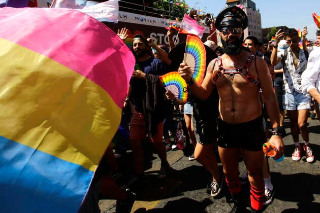 Bilder des Jahres, News 11 November News Themen der Woche KW46 News Bilder des Tages Santiago, 19 de Noviembre 2022. Se realiza XV version de Santiago Parade, Marcha por el Orgullo y la Igualdad, convocado por el Movilh. Javier Salvo Aton Chile, Santiago Chile Aton_659934 *** Santiago, November 19, 2022 XV version of Santiago Parade, March for Pride and Equality, organized by Movilh Javier Salvo Aton Chile, Santiago Chile Aton 659934  Copyright: JAVIERxSALVO ATONxCHILE