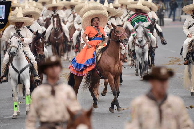 November 20, 2022, Mexico City, Mexico: Persons they ride horses while take part during the 112th anniversary of the Mexican Revolution. on November 20, 2022 in Mexico City, Mexico. Mexico City Mexico - ZUMAe321 20221120_zia_e321_038 Copyright: xCarlosxTischler xEyepixxGroupx
