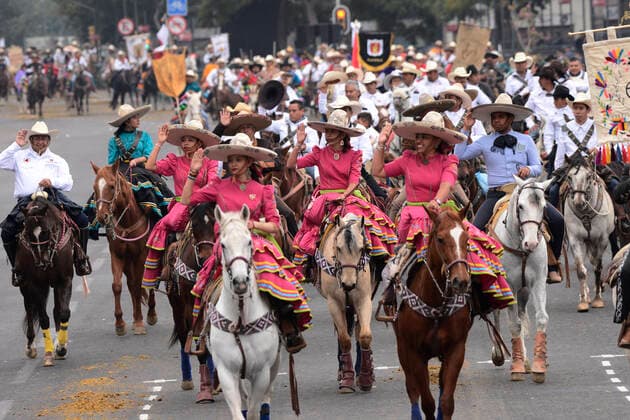 November 20, 2022, Mexico City, Mexico: Persons they ride horses while take part during the 112th anniversary of the Mexican Revolution. on November 20, 2022 in Mexico City, Mexico. Mexico City Mexico - ZUMAe321 20221120_zia_e321_041 Copyright: xCarlosxTischler xEyepixxGroupx
