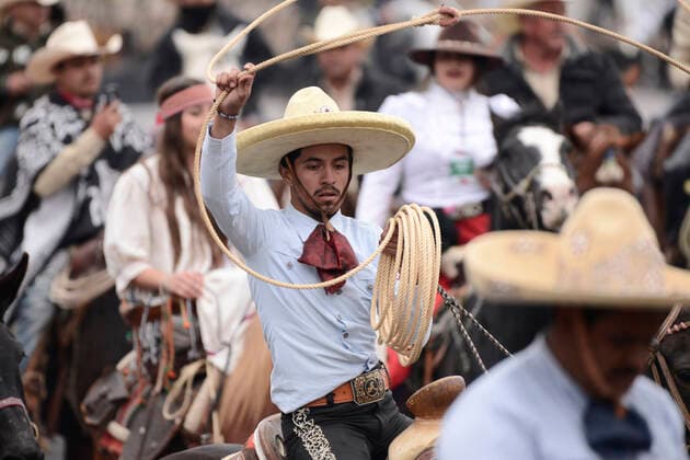 November 20, 2022, Mexico City, Mexico: Persons they ride horses while take part during the 112th anniversary of the Mexican Revolution. on November 20, 2022 in Mexico City, Mexico. Mexico City Mexico - ZUMAe321 20221120_zia_e321_042 Copyright: xCarlosxTischler xEyepixxGroupx
