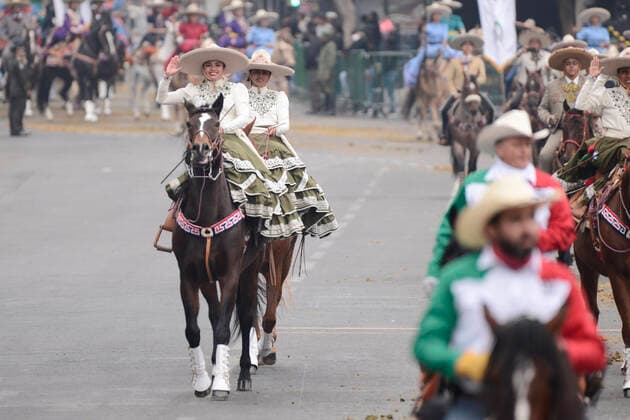 November 20, 2022, Mexico City, Mexico: Persons they ride horses while take part during the 112th anniversary of the Mexican Revolution. on November 20, 2022 in Mexico City, Mexico. Mexico City Mexico - ZUMAe321 20221120_zia_e321_043 Copyright: xCarlosxTischler xEyepixxGroupx