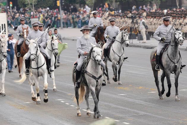 November 20, 2022, Mexico City, Mexico: Persons take part during the 112th anniversary of the Mexican Revolution. on November 20, 2022 in Mexico City, Mexico. Mexico City Mexico - ZUMAe321 20221120_zia_e321_049 Copyright: xCarlosxTischler xEyepixxGroupx