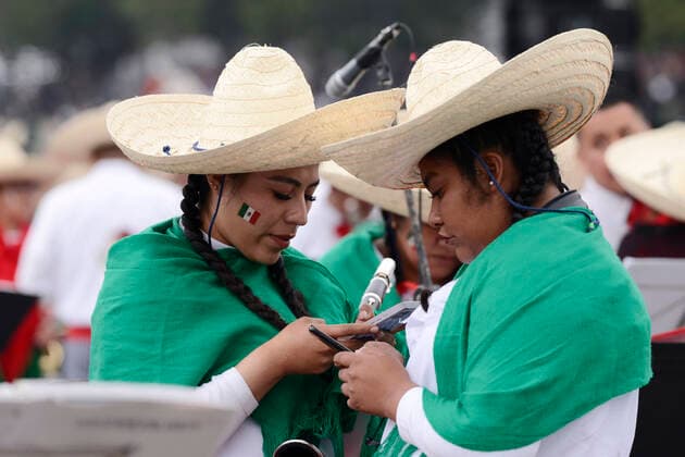 November 20, 2022, Mexico City, Mexico: Persons take part during the 112th anniversary of the Mexican Revolution. on November 20, 2022 in Mexico City, Mexico. Mexico City Mexico - ZUMAe321 20221120_zia_e321_059 Copyright: xCarlosxTischler xEyepixxGroupx