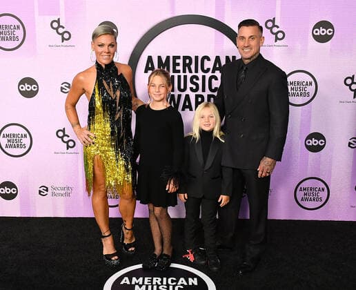 Entertainment Bilder des Tages November 20, 2022, Los Angeles, CA, USA: Carey Hart, Willow Hart, Jameson Hart, Pink attend the 2022 American Music Awards at Microsoft Theater on November 20, 2022 in Los Angeles, California. Los Angeles USA - ZUMAs181 20221120_zea_s181_011 Copyright: xImagespacex
