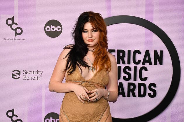 November 20, 2022, Los Angeles, CA, USA: GAYLE attends the 2022 American Music Awards at Microsoft Theater on November 20, 2022 in Los Angeles, California. Los Angeles USA - ZUMAs181 20221120_zea_s181_019 Copyright: xImagespacex