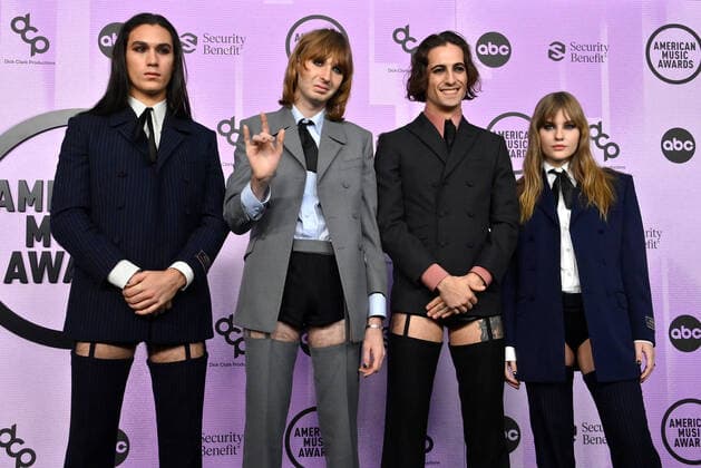 Entertainment Bilder des Tages (L-R) Ethan Torchio, Thomas Raggi, Damiano David and Victoria De Angelis of Maneskin arrive for the 50th annual American Music Awards at the Microsoft Theater in Los Angeles on Sunday, November 20, 2022.  LAP2022112032 JIMxRUYMEN