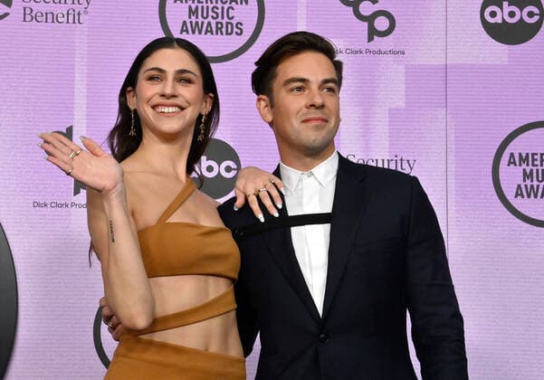 (L-R) Kelsey Kreppel and Cody Ko arrive for the 50th annual American Music Awards at the Microsoft Theater in Los Angeles on Sunday, November 20, 2022.  LAP2022112038 JIMxRUYMEN
