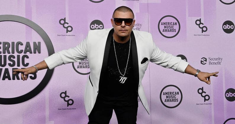 Ricky J arrives for the 50th annual American Music Awards at the Microsoft Theater in Los Angeles on Sunday, November 20, 2022.  LAP20221120152 JIMxRUYMEN