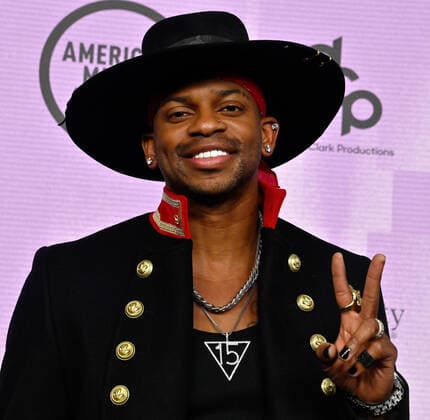 Jimmie Allen arrives for the 50th annual American Music Awards at the Microsoft Theater in Los Angeles on Sunday, November 20, 2022.  LAP20221120241 JIMxRUYMEN