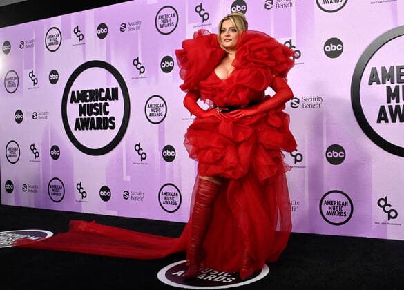 Bebe Rexha arrives for the 50th annual American Music Awards at the Microsoft Theater in Los Angeles on Sunday, November 20, 2022.  LAP20221120250 JIMxRUYMEN