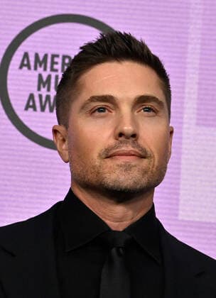 Eric Winter arrives for the 50th annual American Music Awards at the Microsoft Theater in Los Angeles on Sunday, November 20, 2022.  LAP20221120263 JIMxRUYMEN
