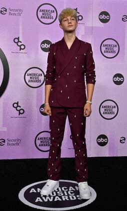 Stefan Benz arrives for the 50th annual American Music Awards at the Microsoft Theater in Los Angeles on Sunday, November 20, 2022.  LAP20221120267 JIMxRUYMEN