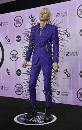 Machine Gun Kelly arrives for the 50th annual American Music Awards at the Microsoft Theater in Los Angeles on Sunday, November 20, 2022.  LAP20221120823 JIMxRUYMEN