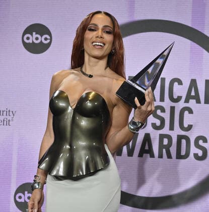 Anitta, winner of the Favorite Female Latin Artist award appears backstage at the 50th annual American Music Awards at the Microsoft Theater in Los Angeles on Sunday, November 20, 2022.  LAP20221120819 JIMxRUYMEN