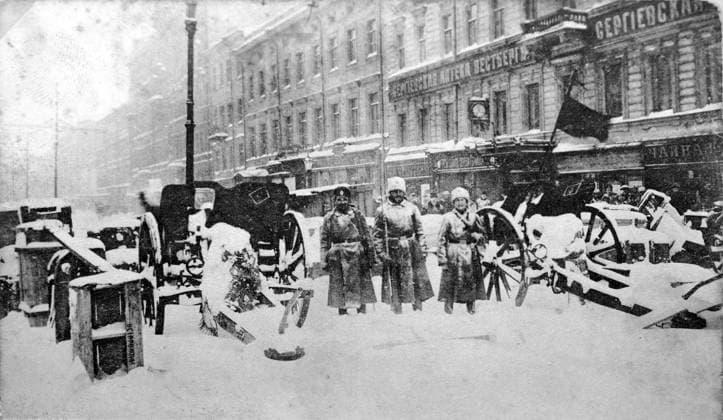 RECORD DATE NOT STATED Revolutionary barricades on Liteyny Prospekt, Petrograd, Russia, 27 February 1917. Artist: Anon Copyright:x?xFinexArtxImages HeritagexImagesx IMAGO ,2481414 ! ACHTUNG: AUFNAHMEDATUM GESCHÄTZT!  Copyright:?xFinexArtxImages HeritagexImagesx IMAGO