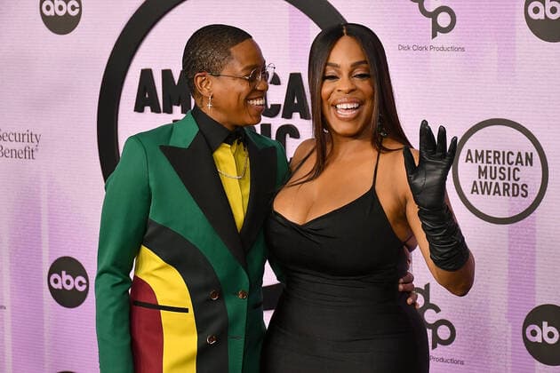 Jessica Betts and Niecy Nash attend the 2022 American Music Awards at Microsoft Theater on November 20, 2022 in Los Angeles, California. Photo: Casey Flanigan imageSPACE MediaPunch Copyright: ximageSPACEx